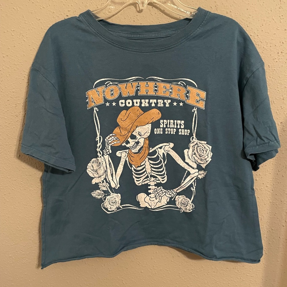 ‘Nowhere Country’ Gold Rush women’s Cropped top T-shirt size Medium.